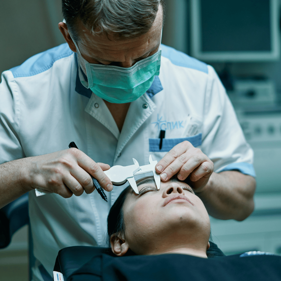 How to Choose the Right Plastic Surgeon: A Complete Guide for Safe & Natural Results